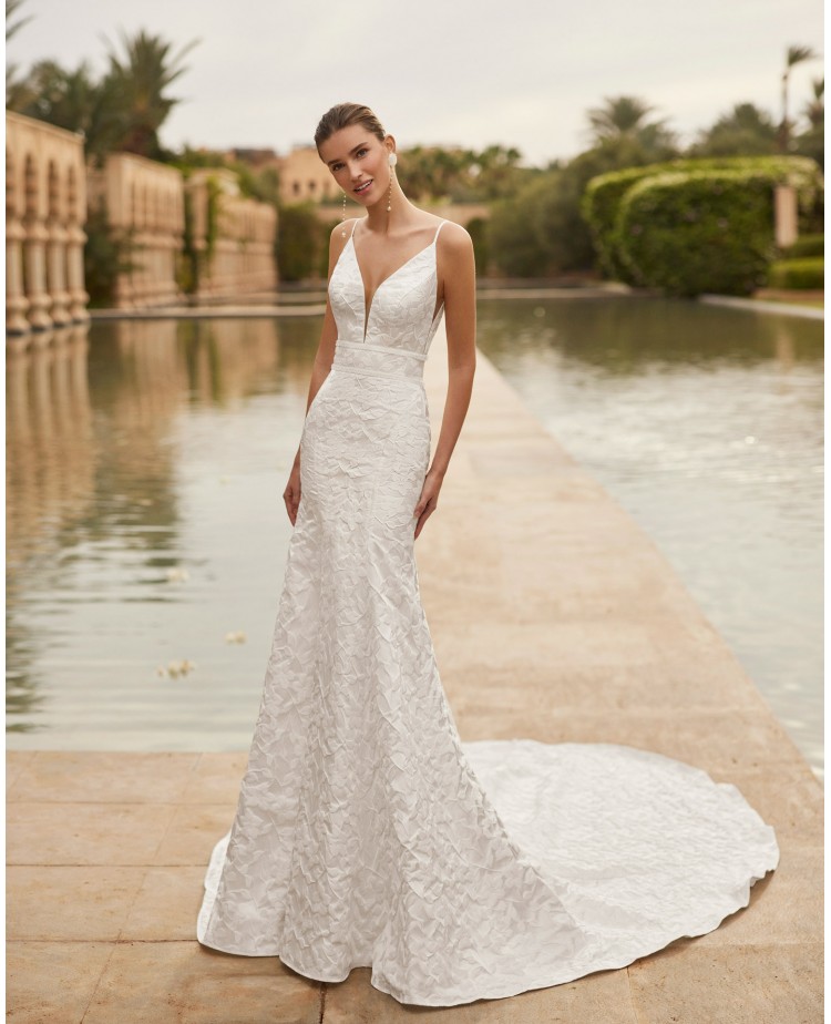 Robe de mariée sirène en brocart – Décolleté plongeant et dos élégant | Promarried