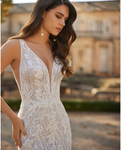Robe de mariée sirène en dentelle perlée – Décolleté profond & dos en V | Rosa Clará