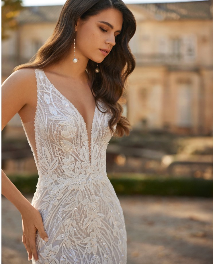 Robe de mariée sirène en dentelle perlée – Décolleté profond & dos en V | Rosa Clará