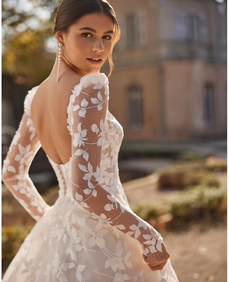 Robe de mariée ligne A en tulle et dentelle – Rosa Clará