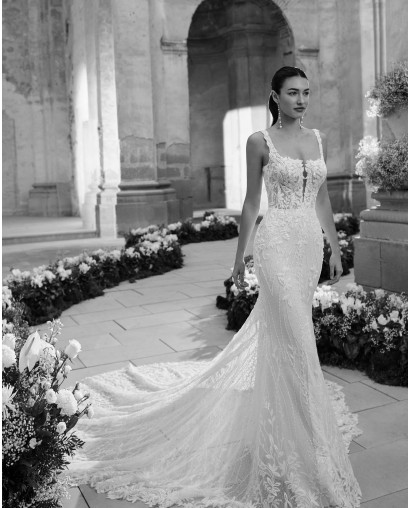 Robe de mariée sirène en dentelle avec bretelles et traîne spectaculaire