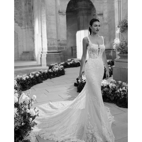 Robe de mariée sirène en dentelle avec bretelles et traîne spectaculaire