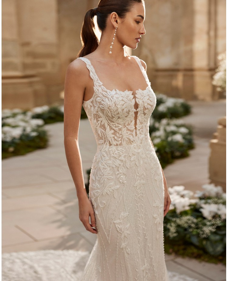 Robe de mariée sirène en dentelle avec bretelles et traîne spectaculaire