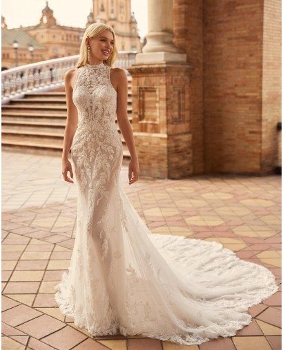 Robe de mariée sirène en dentelle avec col montant et traîne brodée