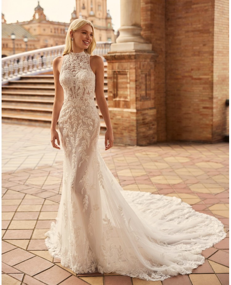 Robe de mariée sirène en dentelle avec col montant et traîne brodée