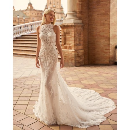 Robe de mariée sirène en dentelle avec col montant et traîne brodée