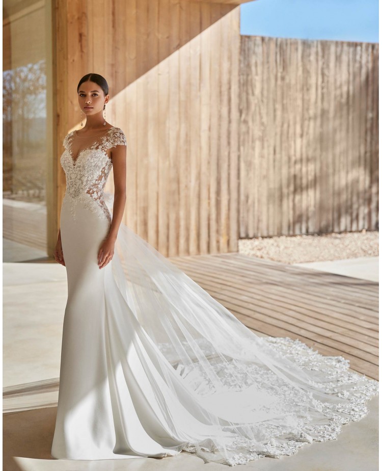 Robe de mariée sirène en crêpe et dentelle avec manches cap et traîne longue