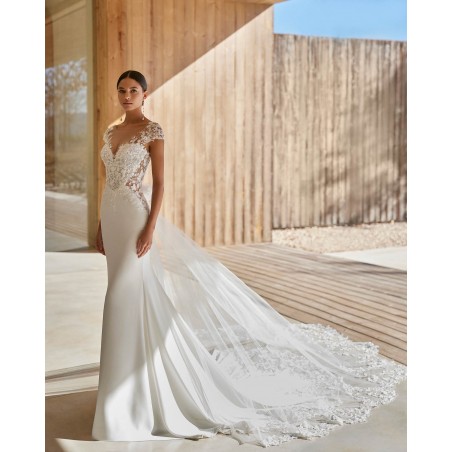 Robe de mariée sirène en crêpe et dentelle avec manches cap et traîne longue