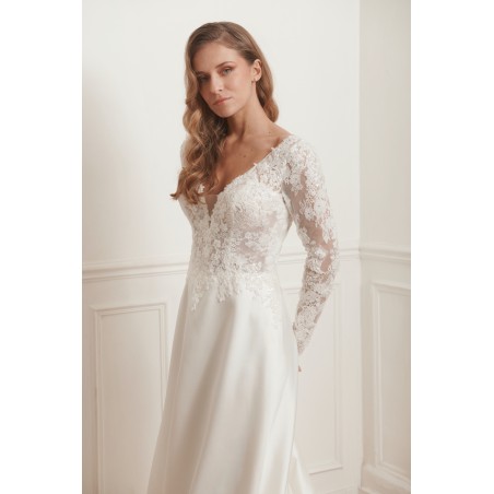 Robe de mariée Promarried – Décolleté V en dentelle perlée, manches longues & jupe fluide