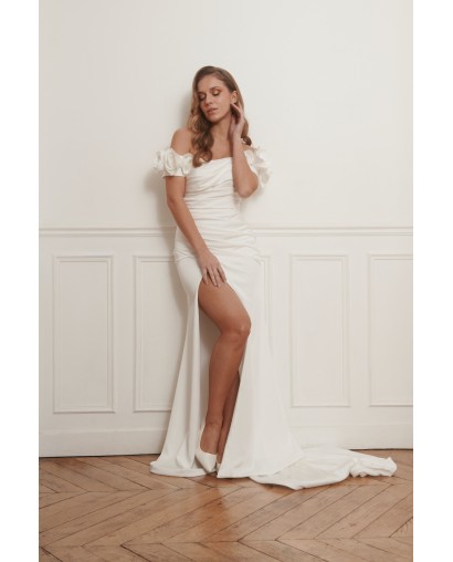 Robe de mariée Promarried – Épaules dénudées, manches fleuries & fente élégante