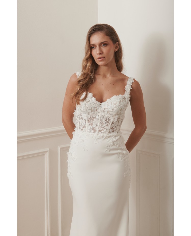 Robe de mariée Promarried – Décolleté cœur en dentelle florale, dos V & traîne brodée