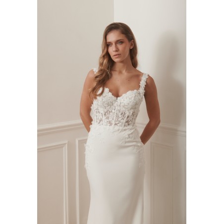 Robe de mariée Promarried – Décolleté cœur en dentelle florale, dos V & traîne brodée