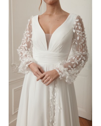 Robe de mariée bohème chic à manches longues en tulle brodé – Décolleté plongeant