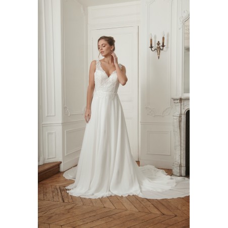 Robe de mariée fluide dos drapé – Dentelle & élégance aérienne