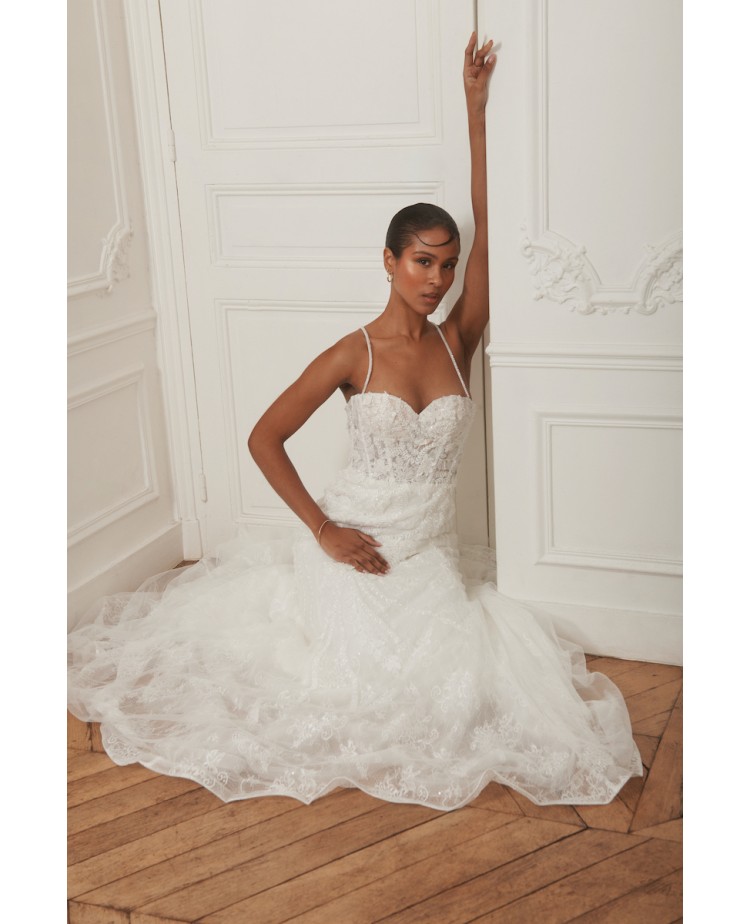 Robe de mariée perlée bustier – Élégance couture & silhouette sculptée