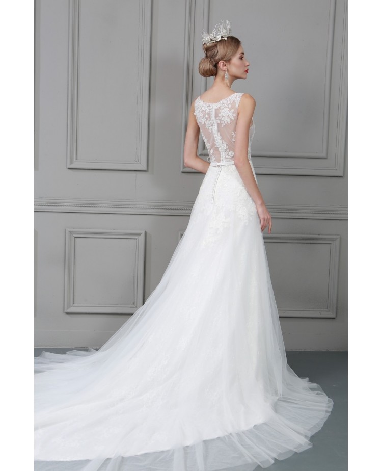Robe de mariée forme empire avec traine