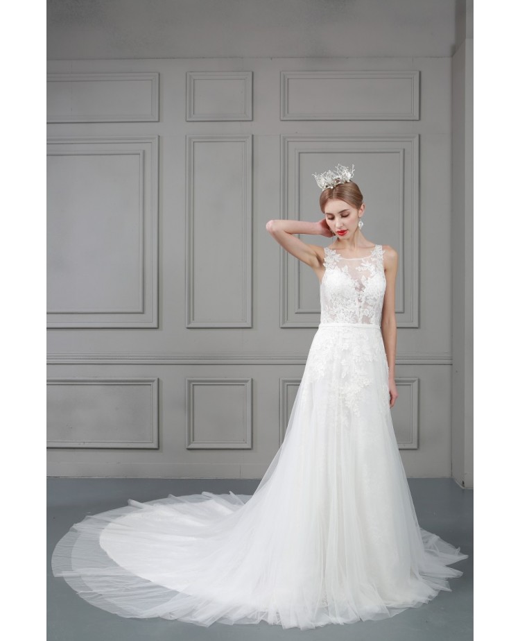 Robe de mariée forme empire avec traine