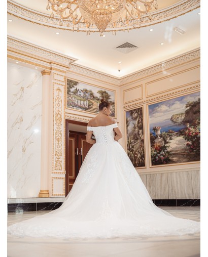 Robe-princesse-hors-l'épaules-avec-traine-6001-traine-ivoire