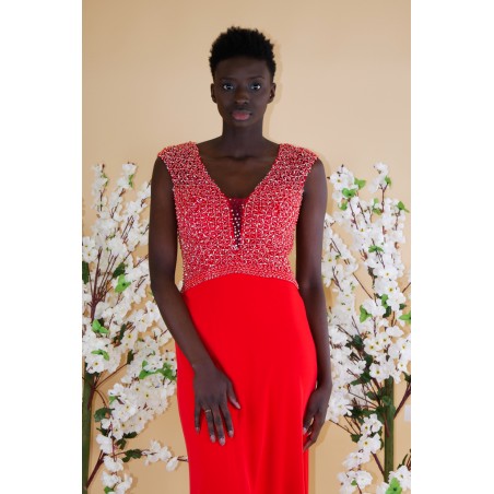 Robe rouge fourreau col V