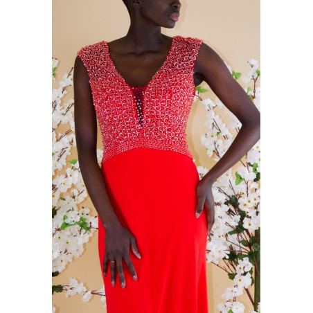 Robe rouge fourreau col V