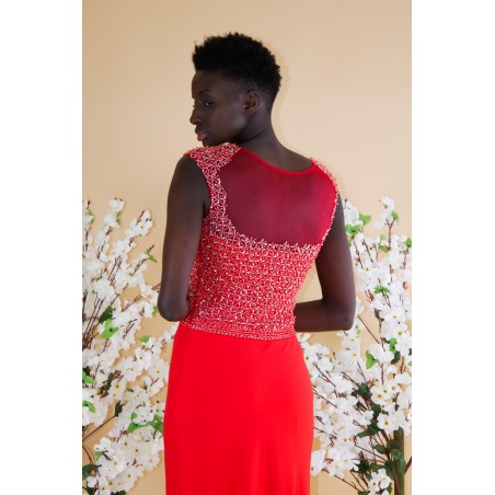 Robe rouge fourreau col V