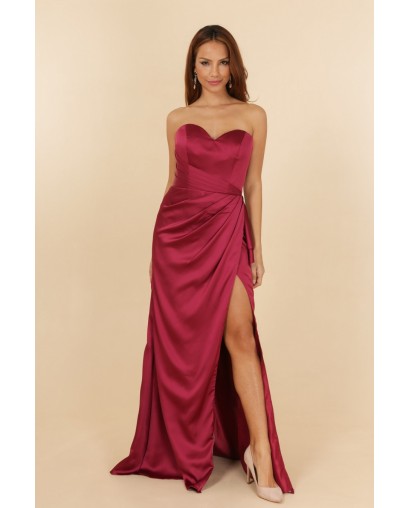Robe de soirée satinée framboise bustier coupe fourreau avec une fente Promarried