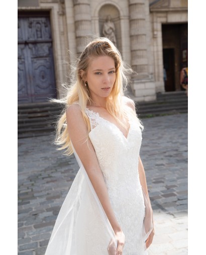 Robe de mariée en dentelle tulle et dentelle avec cape