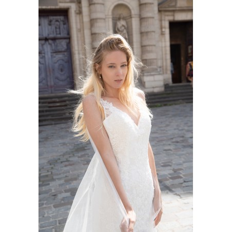 Robe de mariée en dentelle tulle et dentelle avec cape