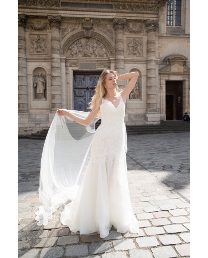 Robe de mariée en dentelle tulle et dentelle avec cape