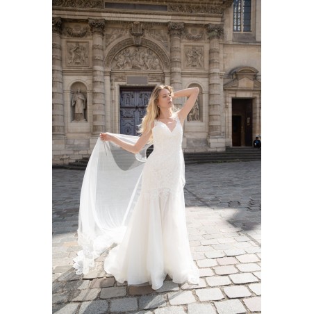Robe de mariée en dentelle tulle et dentelle avec cape