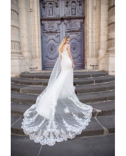 Robe de mariée en dentelle tulle et dentelle avec cape