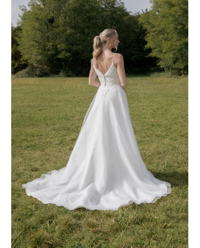 Robe de mariée coupe en A décolleté en V
