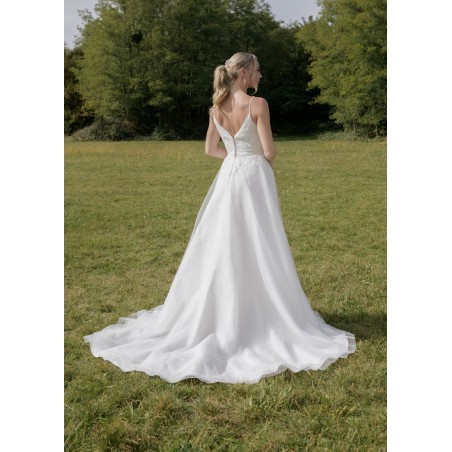 Robe de mariée coupe en A décolleté en V
