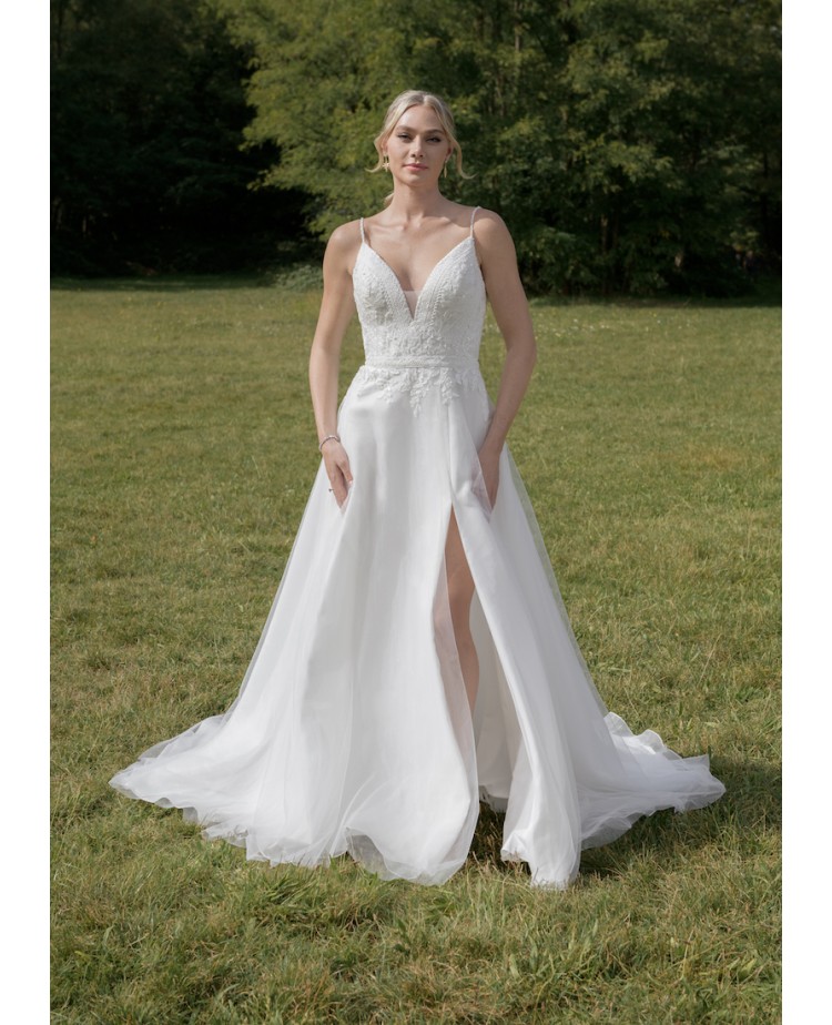 Robe de mariée coupe en A décolleté en V