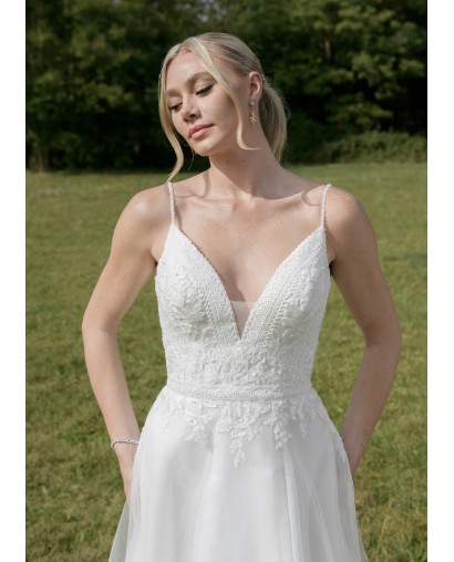 Robe de mariée coupe en A décolleté en V