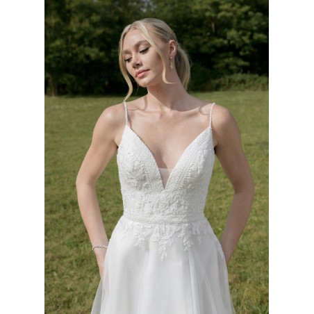Robe de mariée coupe en A décolleté en V