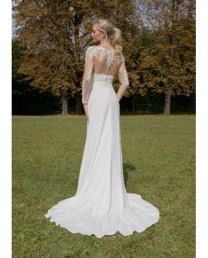 Robe de mariée manches tatouage coupe fourreau