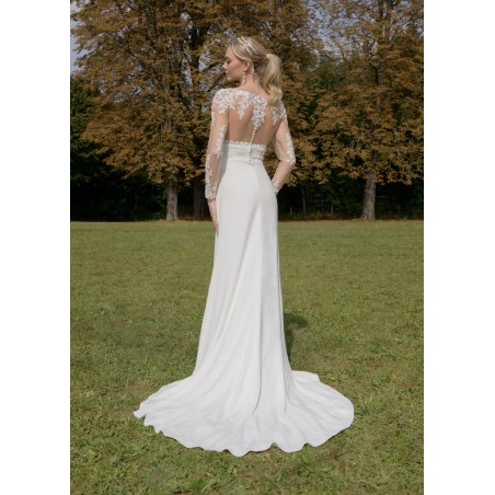 Robe de mariée manches tatouage coupe fourreau