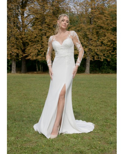 Robe de mariée manches tatouage coupe fourreau