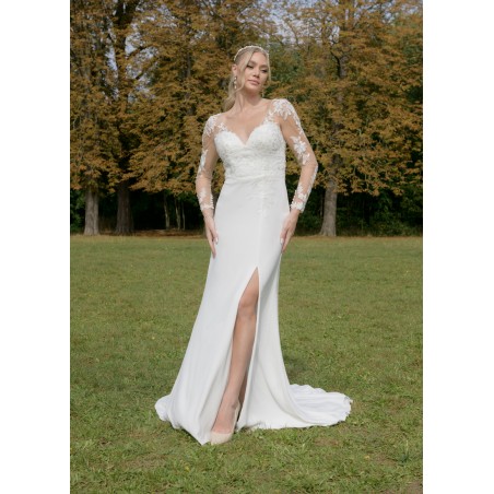 Robe de mariée manches tatouage coupe fourreau
