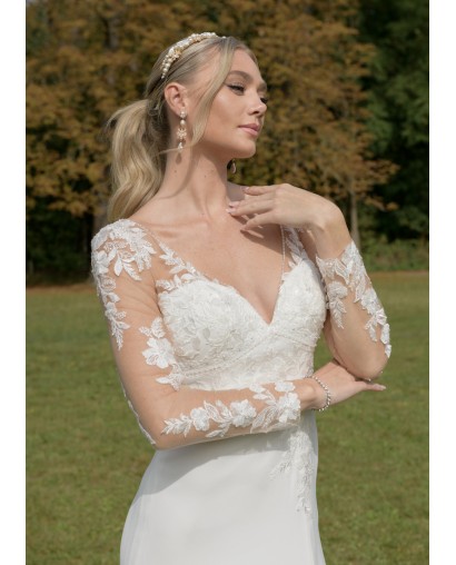 Robe de mariée manches tatouage coupe fourreau