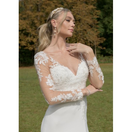 Robe de mariée manches tatouage coupe fourreau
