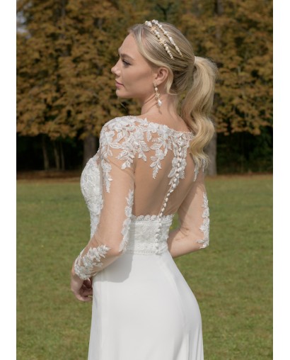 Robe de mariée manches tatouage coupe fourreau