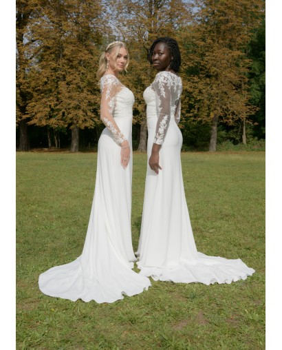 Robe de mariée manches tatouage coupe fourreau