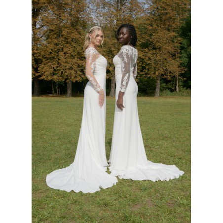 Robe de mariée manches tatouage coupe fourreau
