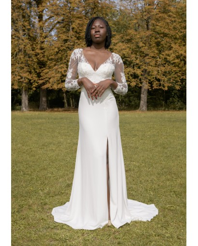 Robe de mariée manches tatouage coupe fourreau