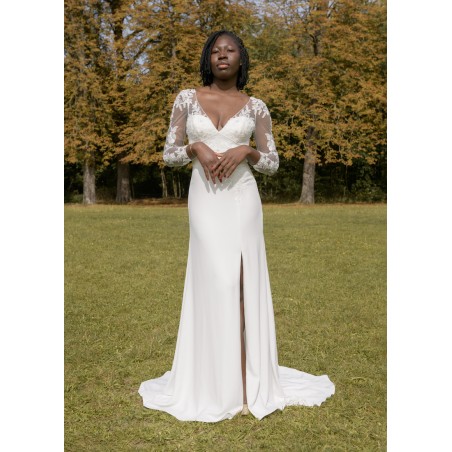 Robe de mariée manches tatouage coupe fourreau