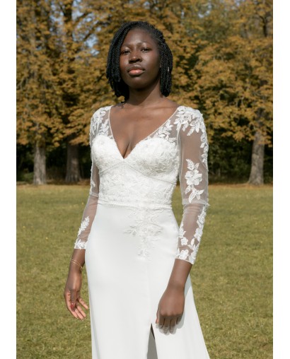 Robe de mariée manches tatouage coupe fourreau