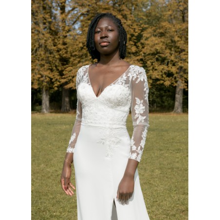 Robe de mariée manches tatouage coupe fourreau
