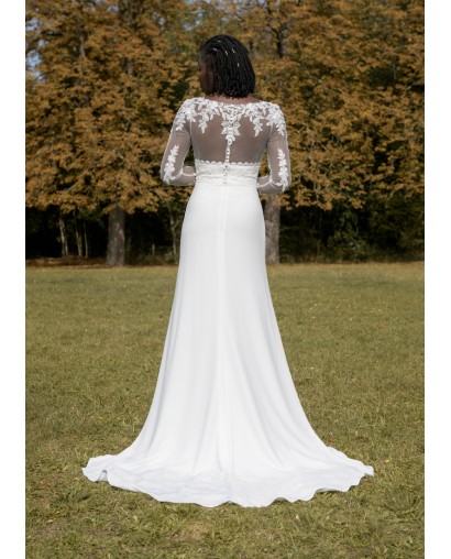 Robe de mariée manches tatouage coupe fourreau